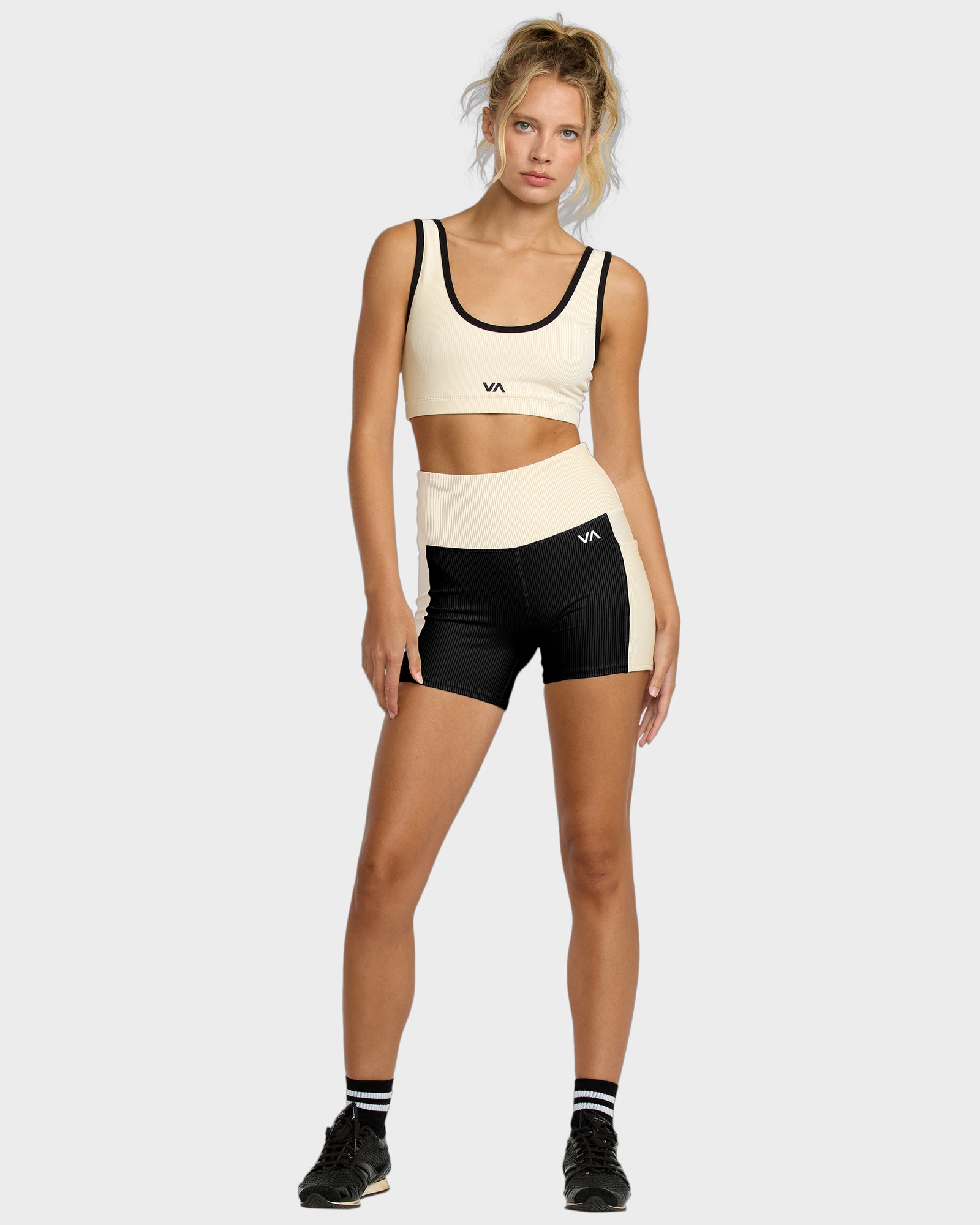 Womens Essential Pocket Sport Shorts