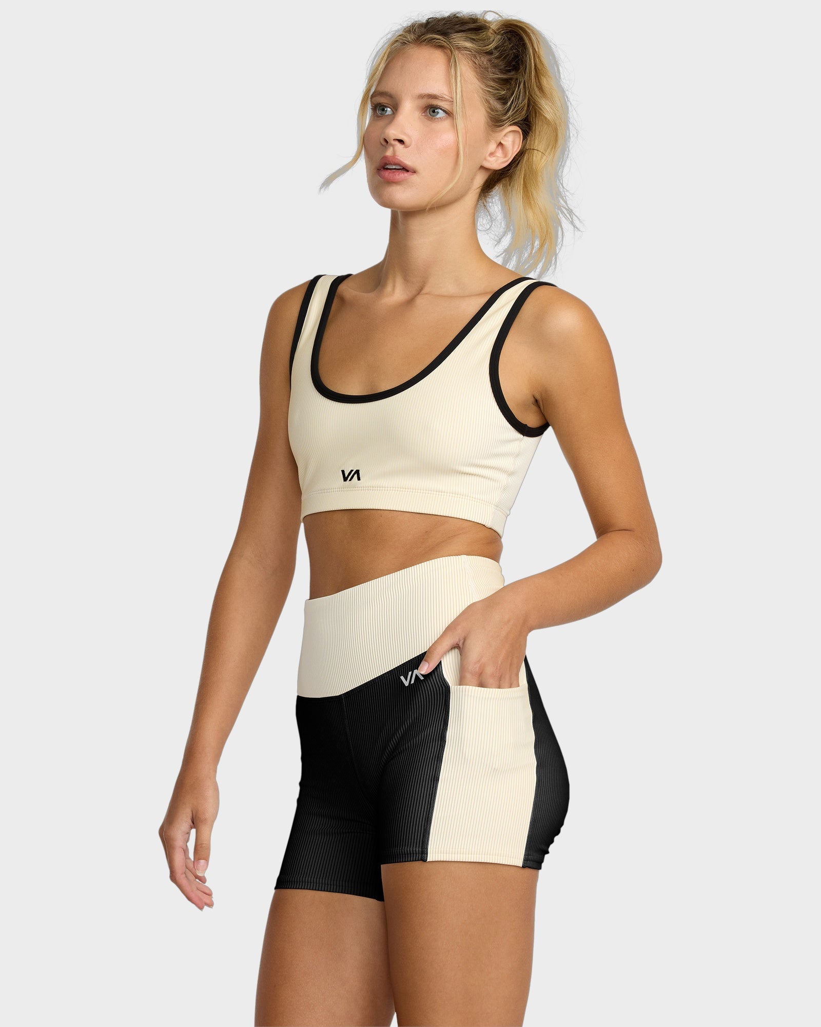 Womens Essential Pocket Sport Shorts