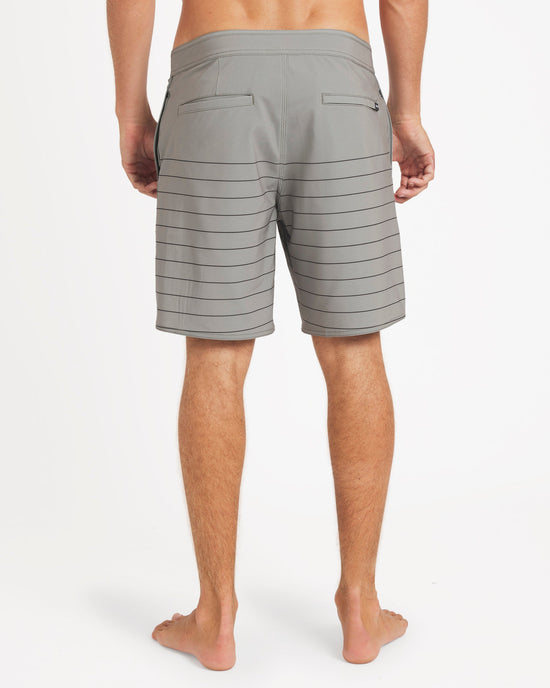 Mens Steady Stripe 18" Boardshorts
