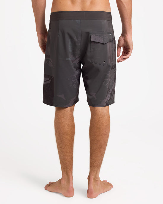 23a084601_rvca_blk_bck1