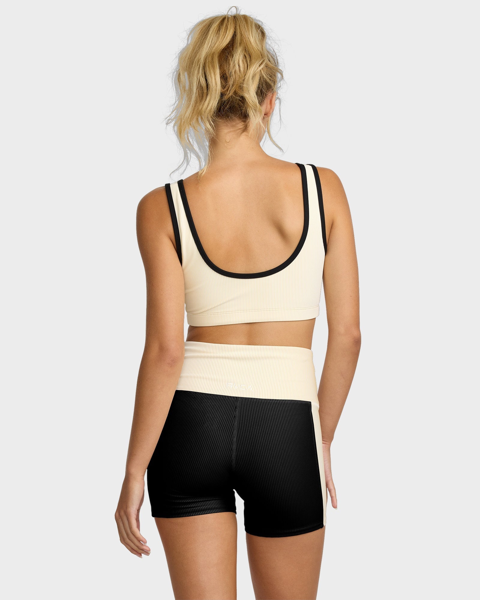 Womens Essential Pocket Sport Shorts