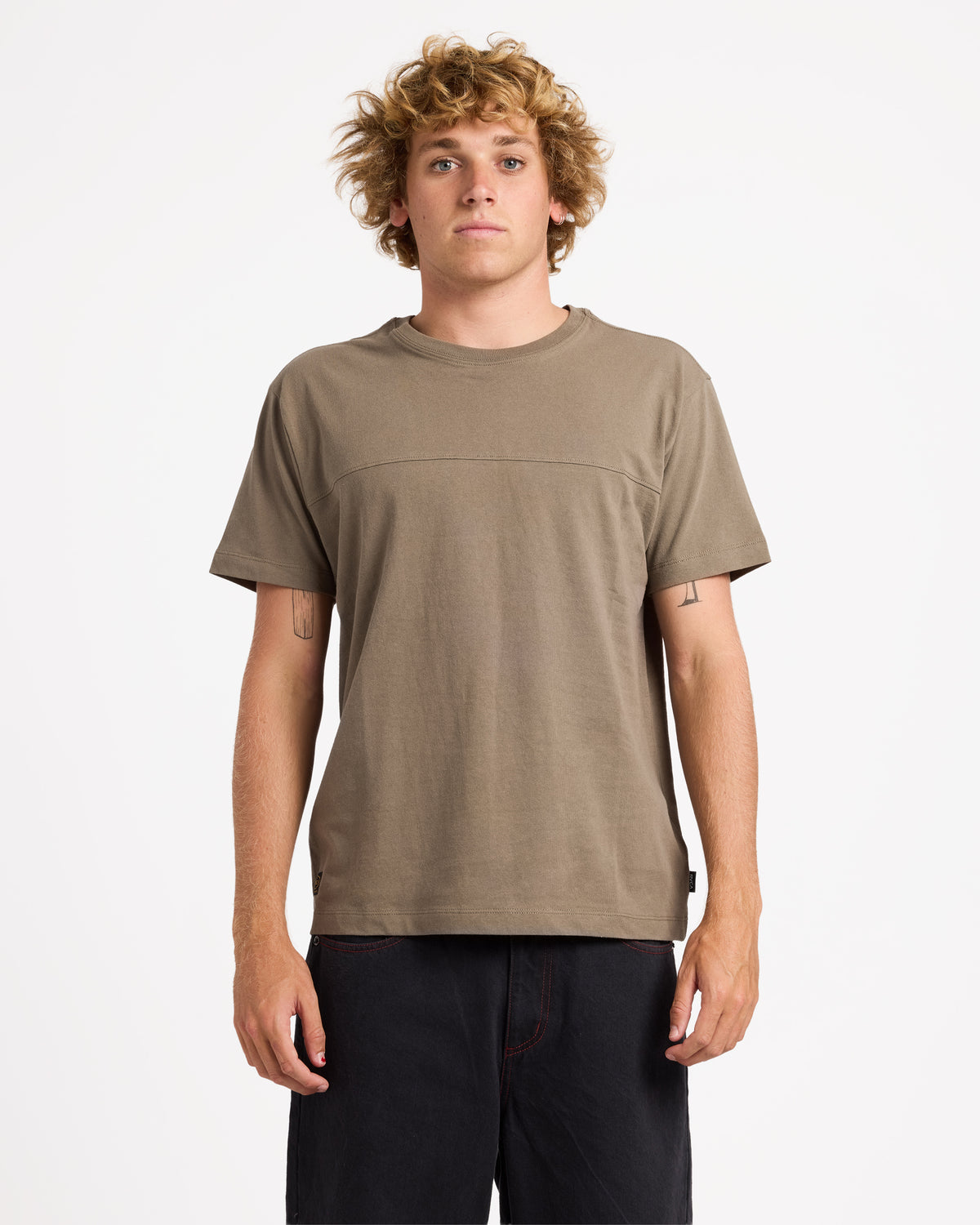 uvyzt01021_rvca_msh_frt1